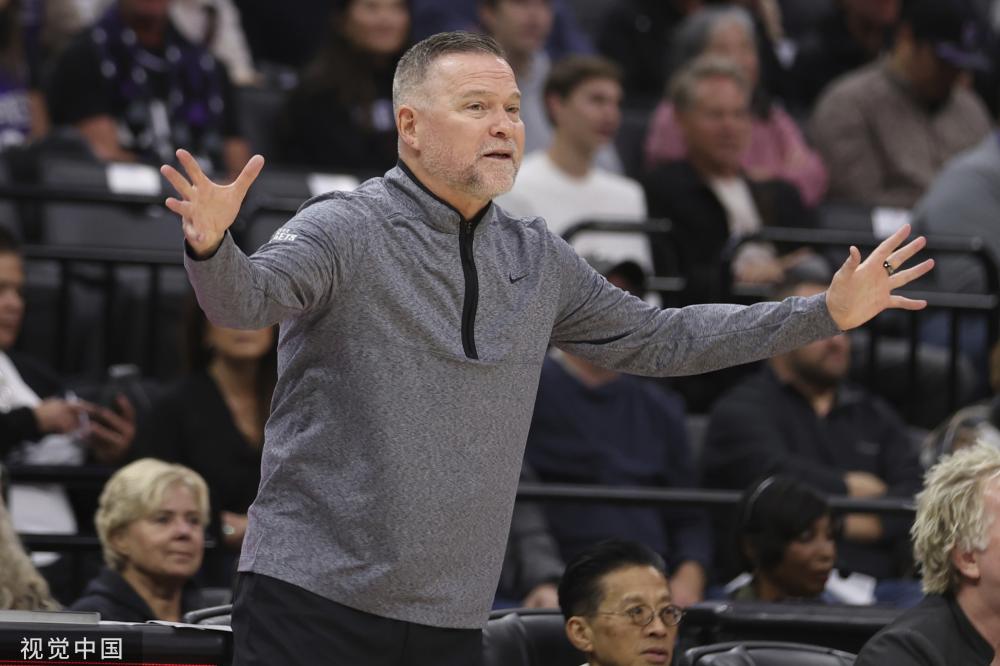 他在战术上 他在战术上