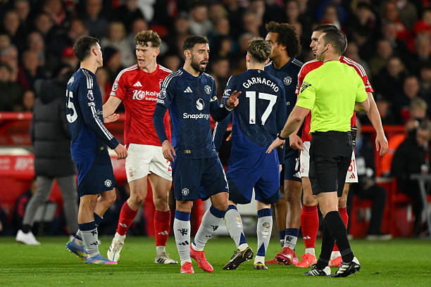 处于胶着状 处于胶着状